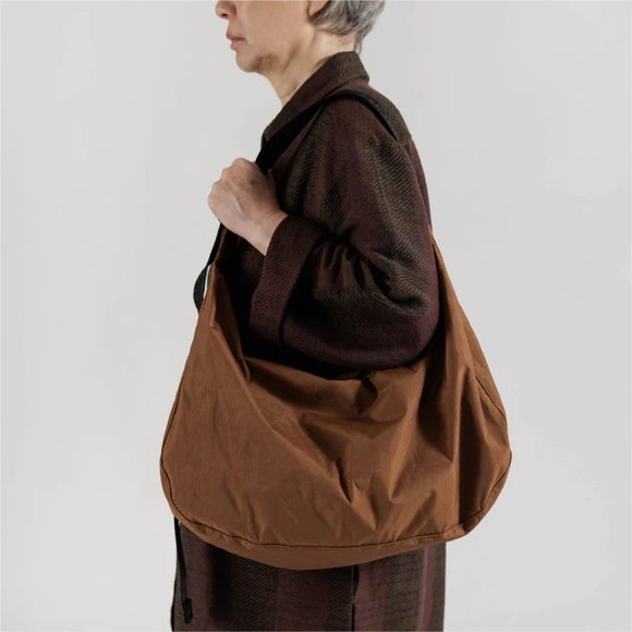 NWT Baggu Large Nylon Crescent Bag - Brown - Picture 7 of 9
